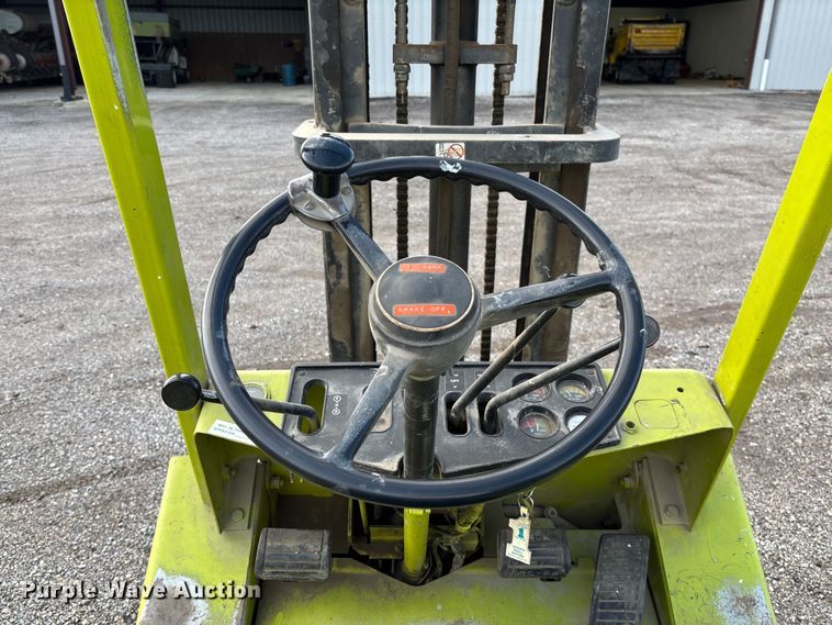 image for item EV3083 Clark C500-Y40 forklift