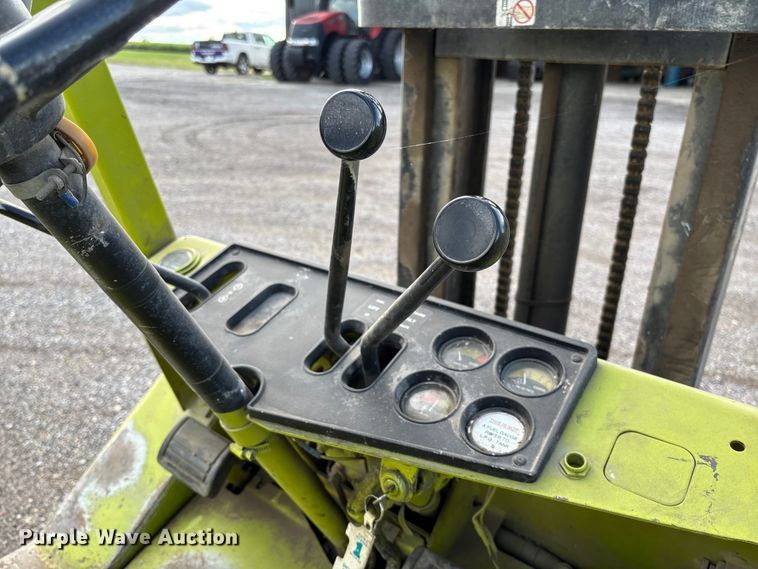 image for item EV3083 Clark C500-Y40 forklift