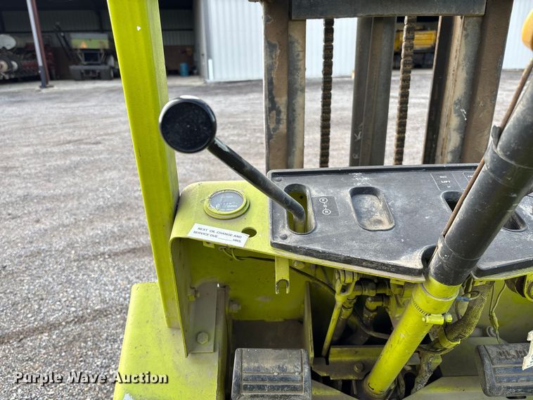 image for item EV3083 Clark C500-Y40 forklift