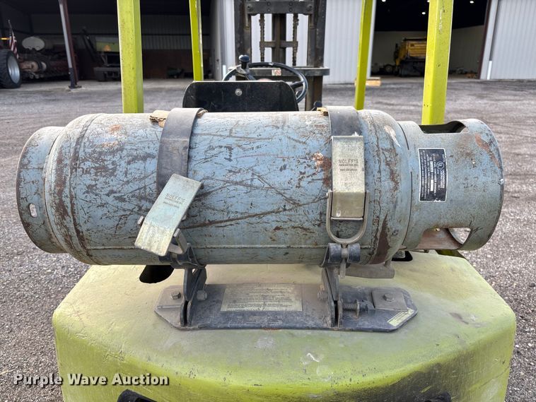 image for item EV3083 Clark C500-Y40 forklift