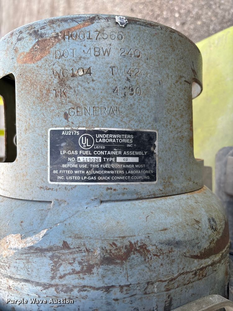 image for item EV3083 Clark C500-Y40 forklift