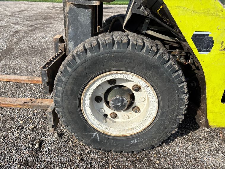 image for item EV3083 Clark C500-Y40 forklift