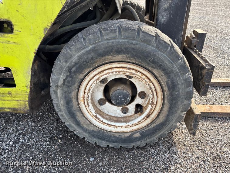 image for item EV3083 Clark C500-Y40 forklift