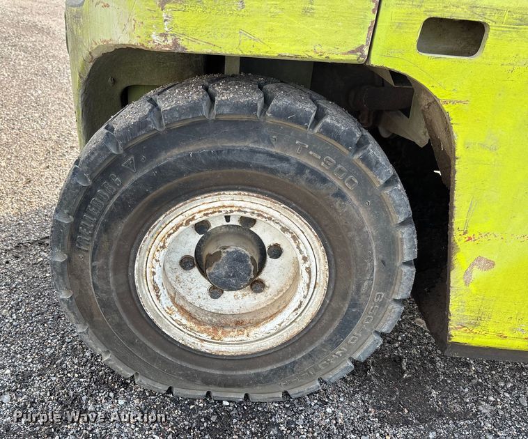 image for item EV3083 Clark C500-Y40 forklift