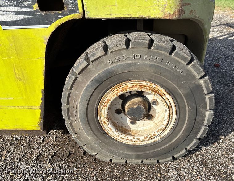 image for item EV3083 Clark C500-Y40 forklift