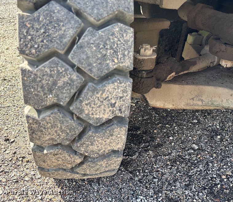 image for item EV3083 Clark C500-Y40 forklift