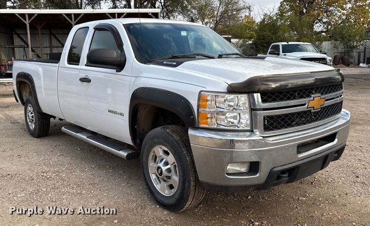 image for item EV3094 2013 Chevrolet Silverado 2500HD Ext. Cab pickup truck