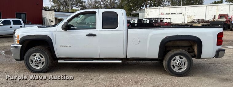 image for item EV3094 2013 Chevrolet Silverado 2500HD Ext. Cab pickup truck