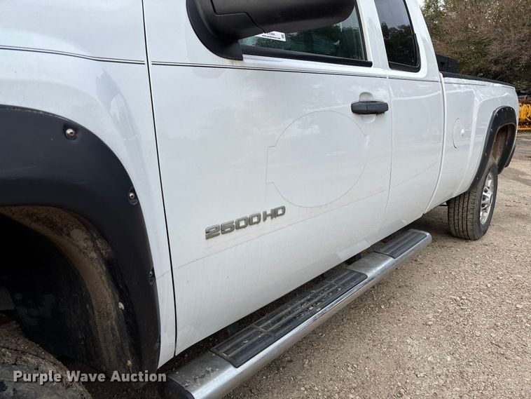 image for item EV3094 2013 Chevrolet Silverado 2500HD Ext. Cab pickup truck