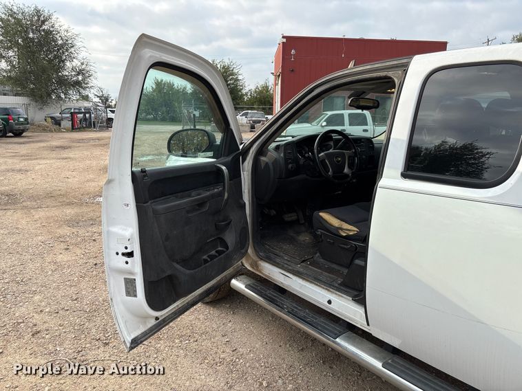 image for item EV3094 2013 Chevrolet Silverado 2500HD Ext. Cab pickup truck