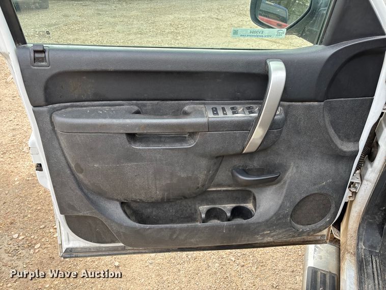 image for item EV3094 2013 Chevrolet Silverado 2500HD Ext. Cab pickup truck