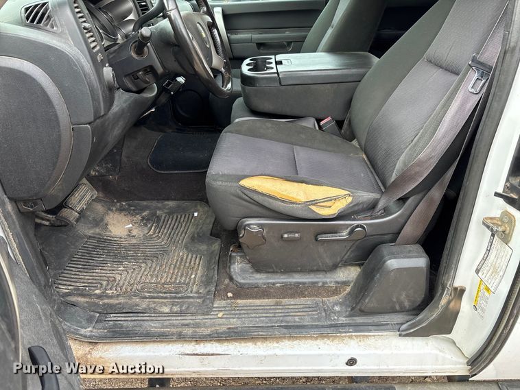 image for item EV3094 2013 Chevrolet Silverado 2500HD Ext. Cab pickup truck