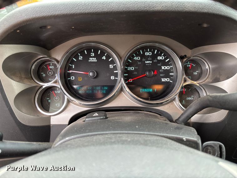 image for item EV3094 2013 Chevrolet Silverado 2500HD Ext. Cab pickup truck