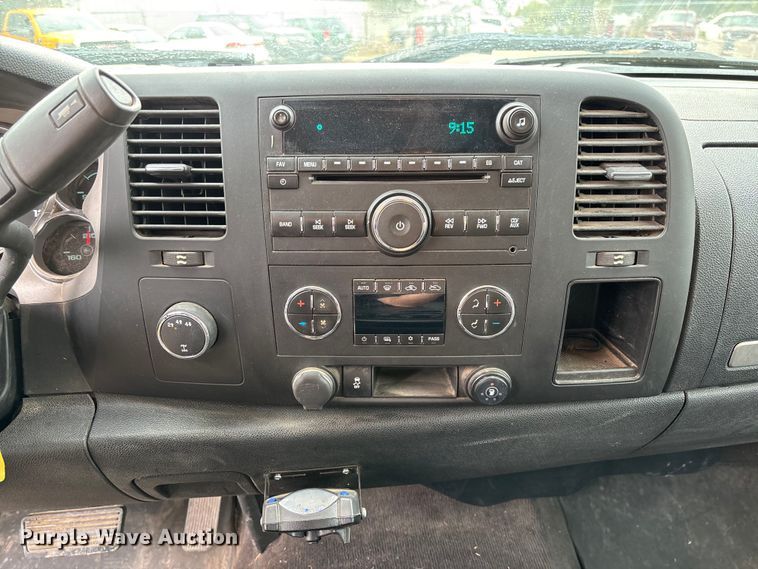 image for item EV3094 2013 Chevrolet Silverado 2500HD Ext. Cab pickup truck