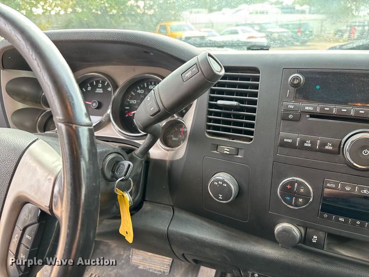 image for item EV3094 2013 Chevrolet Silverado 2500HD Ext. Cab pickup truck