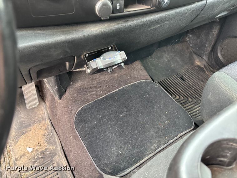 image for item EV3094 2013 Chevrolet Silverado 2500HD Ext. Cab pickup truck