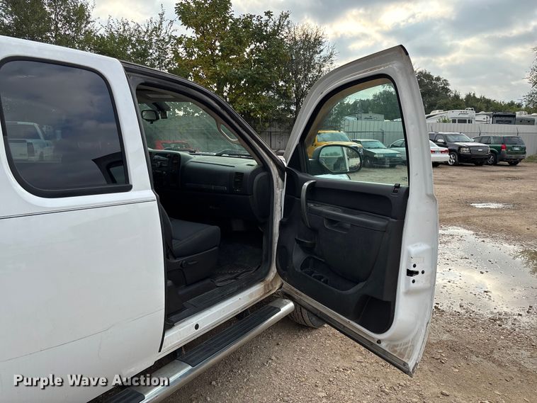 image for item EV3094 2013 Chevrolet Silverado 2500HD Ext. Cab pickup truck