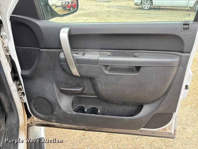 image for item EV3094 2013 Chevrolet Silverado 2500HD Ext. Cab pickup truck