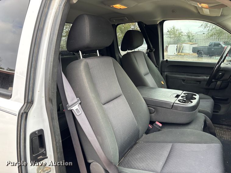 image for item EV3094 2013 Chevrolet Silverado 2500HD Ext. Cab pickup truck