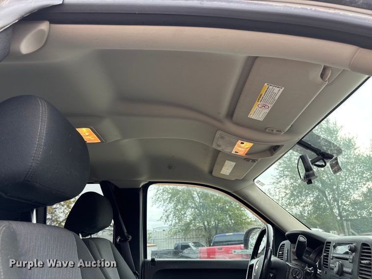 image for item EV3094 2013 Chevrolet Silverado 2500HD Ext. Cab pickup truck