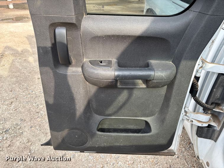 image for item EV3094 2013 Chevrolet Silverado 2500HD Ext. Cab pickup truck