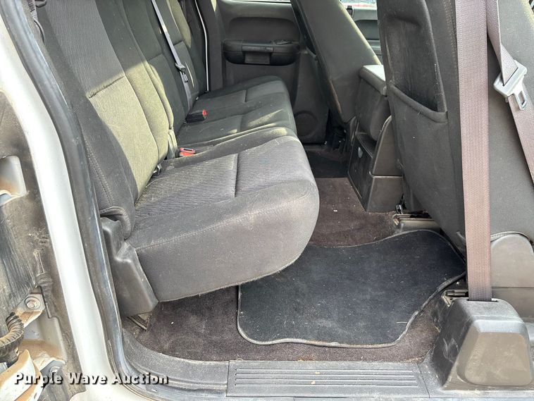 image for item EV3094 2013 Chevrolet Silverado 2500HD Ext. Cab pickup truck