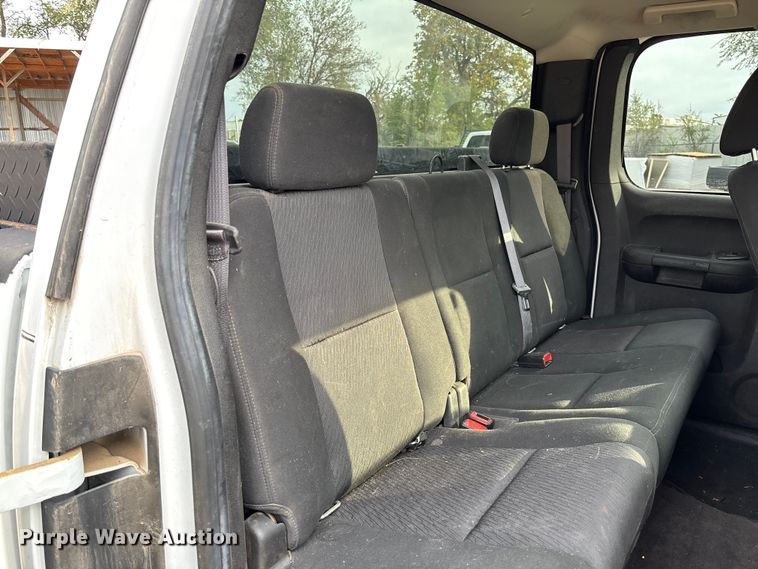 image for item EV3094 2013 Chevrolet Silverado 2500HD Ext. Cab pickup truck