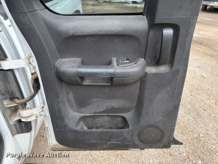 image for item EV3094 2013 Chevrolet Silverado 2500HD Ext. Cab pickup truck