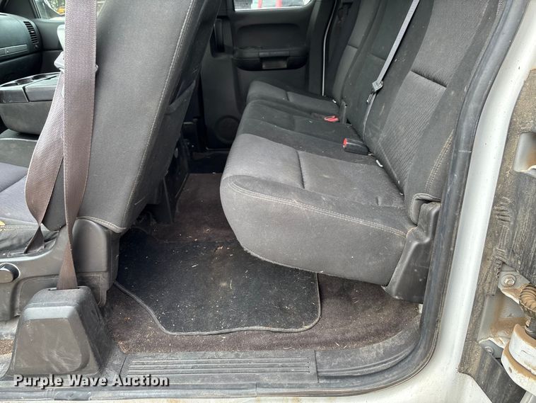 image for item EV3094 2013 Chevrolet Silverado 2500HD Ext. Cab pickup truck