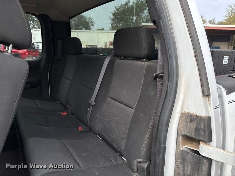 image for item EV3094 2013 Chevrolet Silverado 2500HD Ext. Cab pickup truck