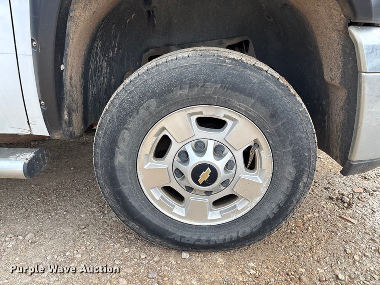 image for item EV3094 2013 Chevrolet Silverado 2500HD Ext. Cab pickup truck