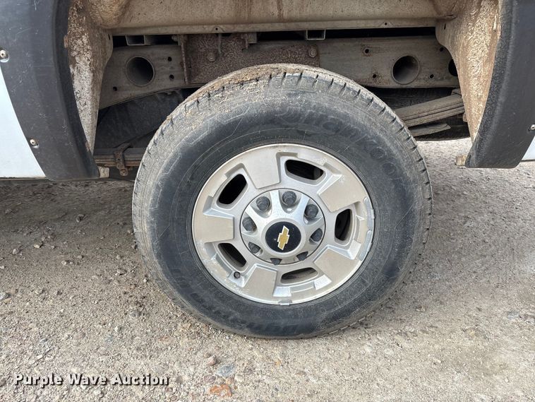 image for item EV3094 2013 Chevrolet Silverado 2500HD Ext. Cab pickup truck