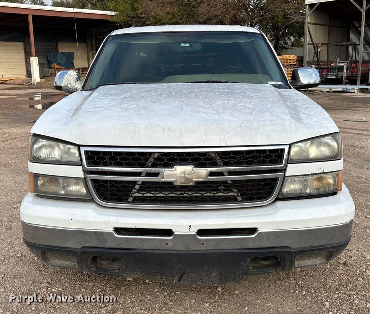 image for item EV3095 2006 Chevrolet Silverado 1500 Crew Cab pickup truck