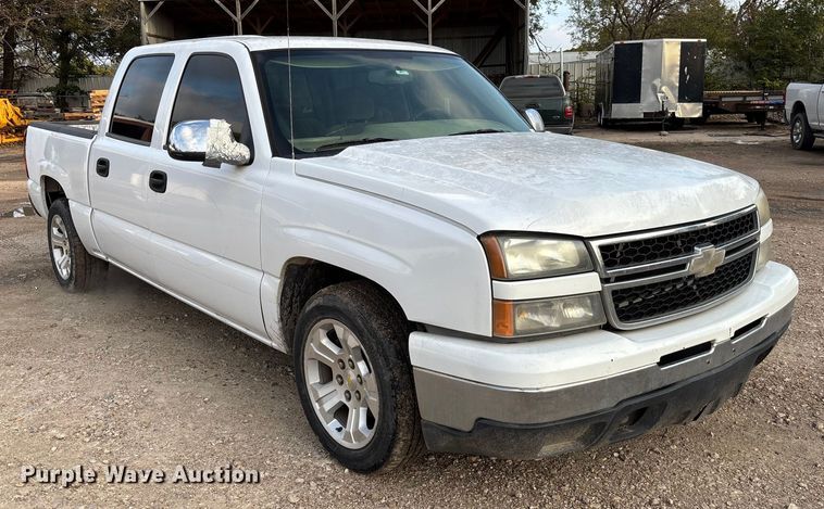 image for item EV3095 2006 Chevrolet Silverado 1500 Crew Cab pickup truck