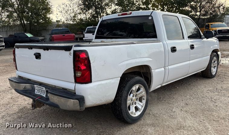 image for item EV3095 2006 Chevrolet Silverado 1500 Crew Cab pickup truck