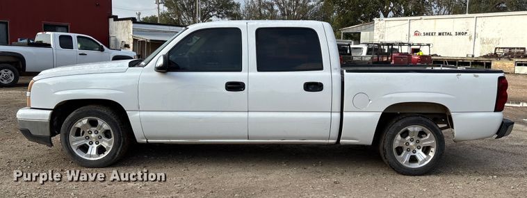 image for item EV3095 2006 Chevrolet Silverado 1500 Crew Cab pickup truck