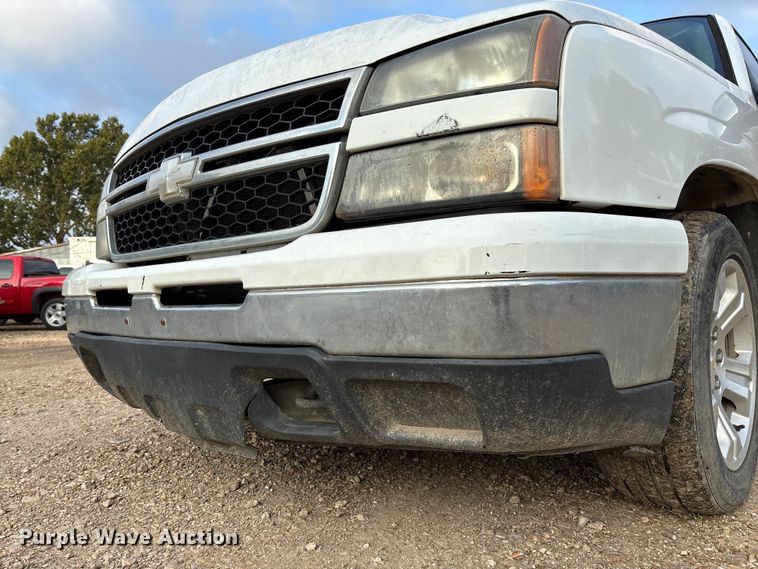 image for item EV3095 2006 Chevrolet Silverado 1500 Crew Cab pickup truck