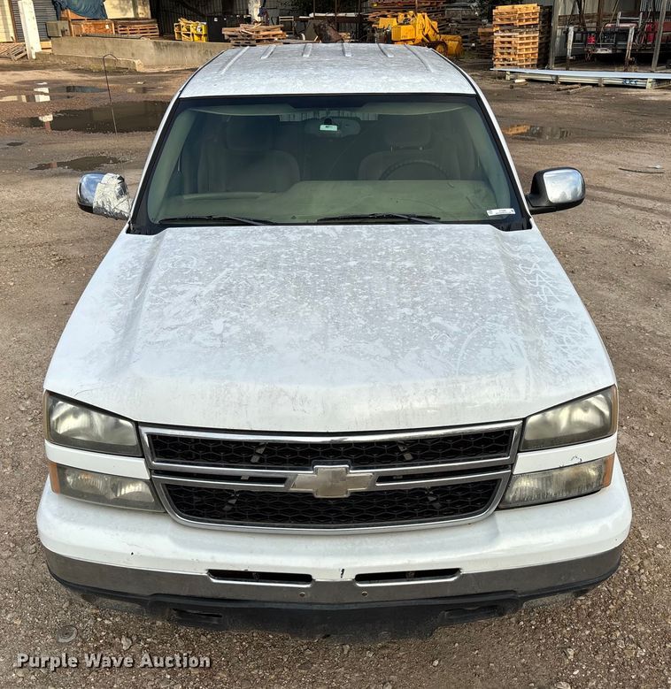 image for item EV3095 2006 Chevrolet Silverado 1500 Crew Cab pickup truck