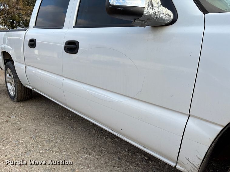 image for item EV3095 2006 Chevrolet Silverado 1500 Crew Cab pickup truck