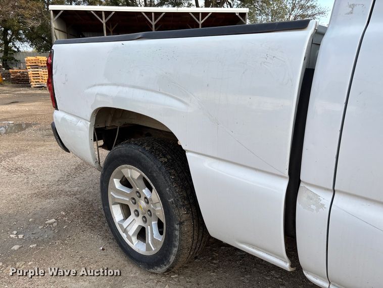image for item EV3095 2006 Chevrolet Silverado 1500 Crew Cab pickup truck