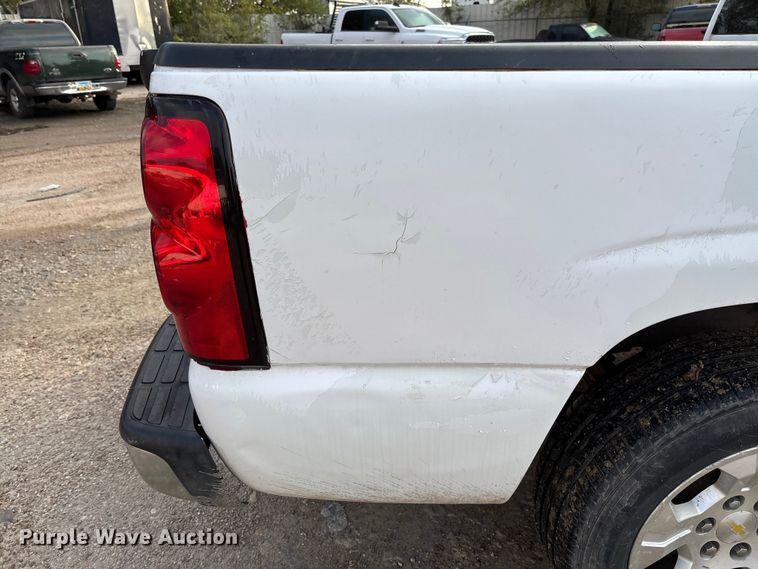 image for item EV3095 2006 Chevrolet Silverado 1500 Crew Cab pickup truck