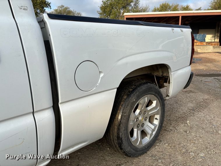 image for item EV3095 2006 Chevrolet Silverado 1500 Crew Cab pickup truck