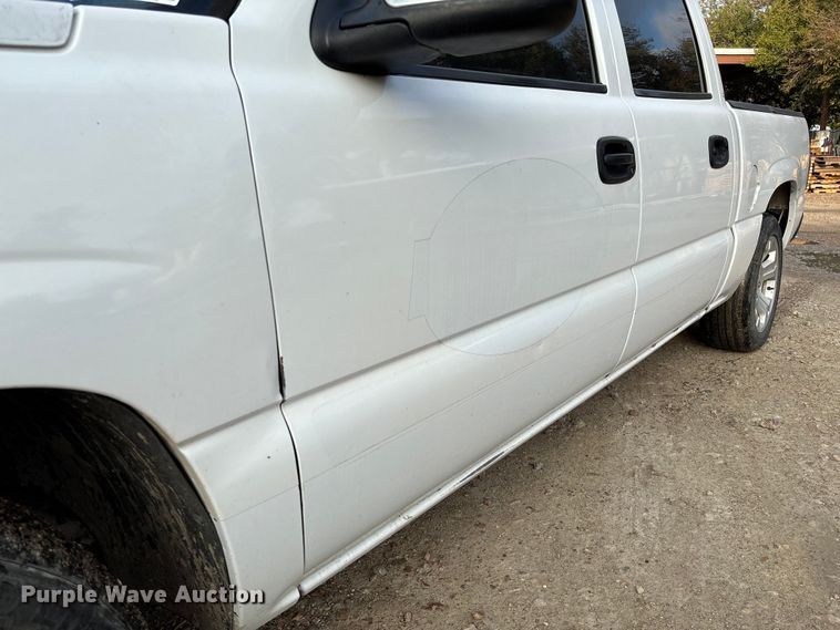 image for item EV3095 2006 Chevrolet Silverado 1500 Crew Cab pickup truck