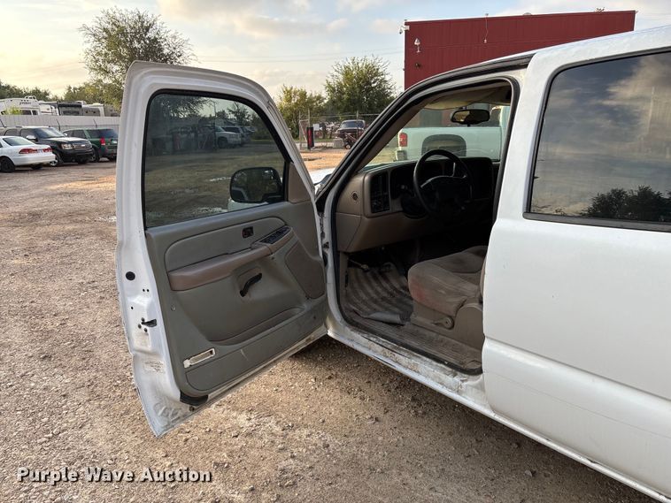 image for item EV3095 2006 Chevrolet Silverado 1500 Crew Cab pickup truck