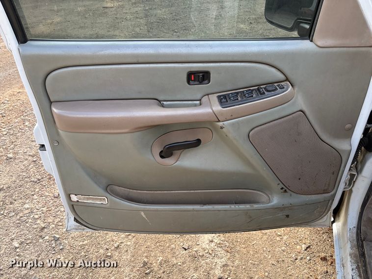 image for item EV3095 2006 Chevrolet Silverado 1500 Crew Cab pickup truck