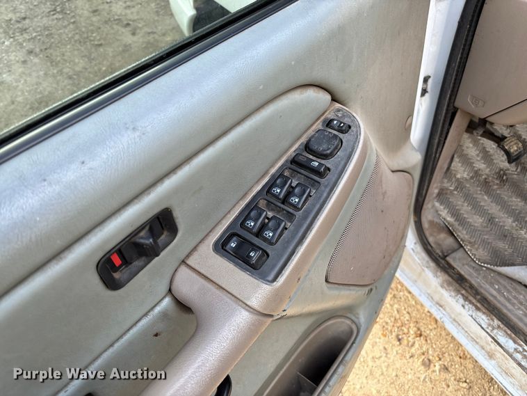 image for item EV3095 2006 Chevrolet Silverado 1500 Crew Cab pickup truck