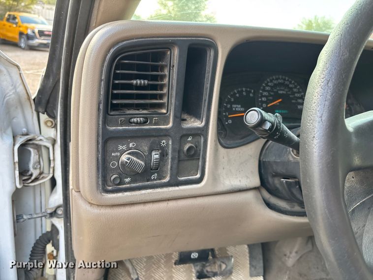 image for item EV3095 2006 Chevrolet Silverado 1500 Crew Cab pickup truck