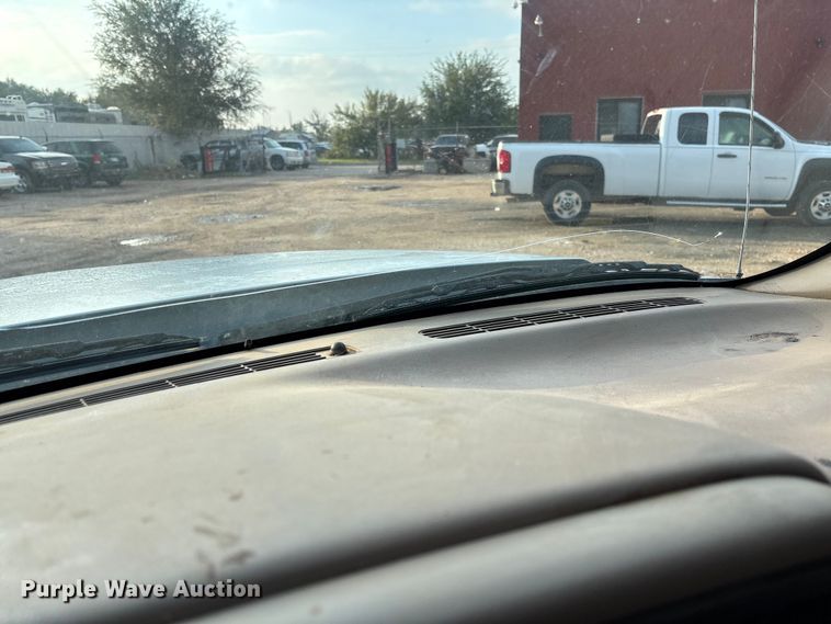 image for item EV3095 2006 Chevrolet Silverado 1500 Crew Cab pickup truck