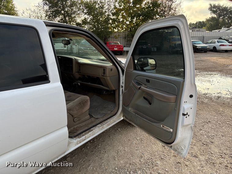 image for item EV3095 2006 Chevrolet Silverado 1500 Crew Cab pickup truck