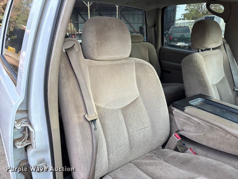 image for item EV3095 2006 Chevrolet Silverado 1500 Crew Cab pickup truck